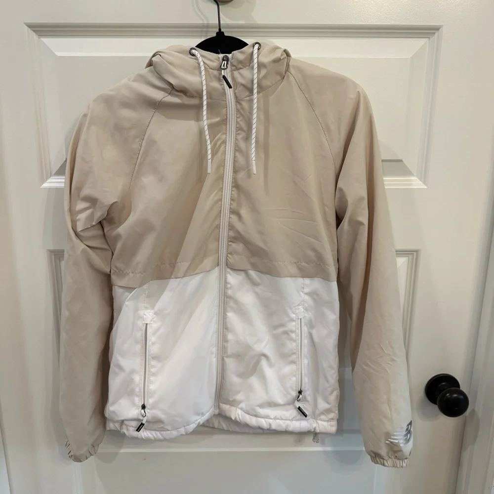 New Balance Fleece Lined Windbreaker Jacket Tan & White XS